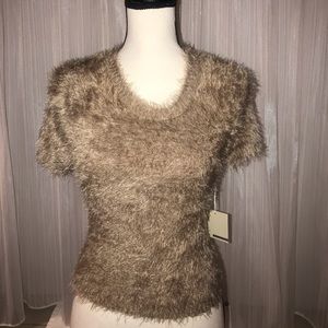 Cropped Scoop Neck Short Sleeves Sweater.